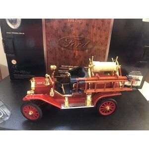 Road Signature 1914 Ford Model T Firetruck 1:18 Diecast Red w/ Coin & Box